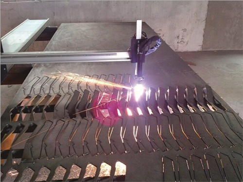 便攜式數(shù)控切割機(jī)現(xiàn)場(chǎng)切割圖